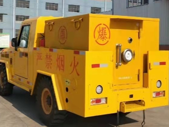 西安凯龙爆破器材运输车:保障爆破任务的安全运行