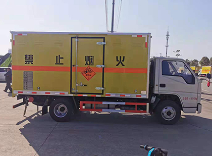 西安爆破器材运输车工人安全操作规范与智能技术保障